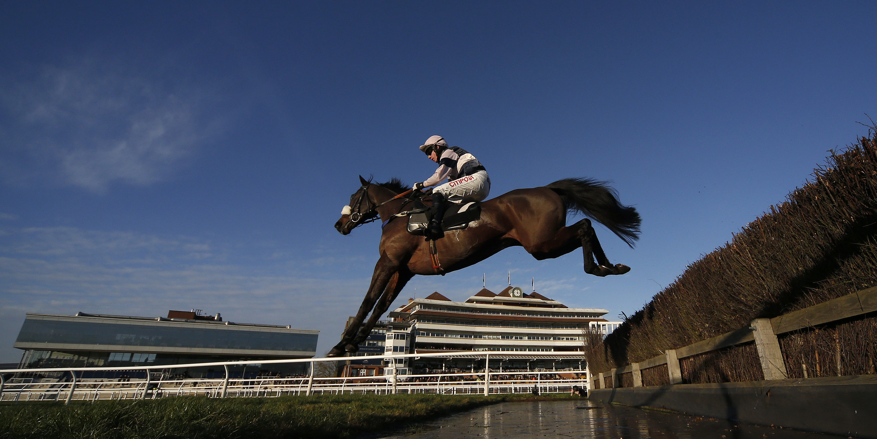 Bomb scare at Newbury prior to Betfair Hurdle day