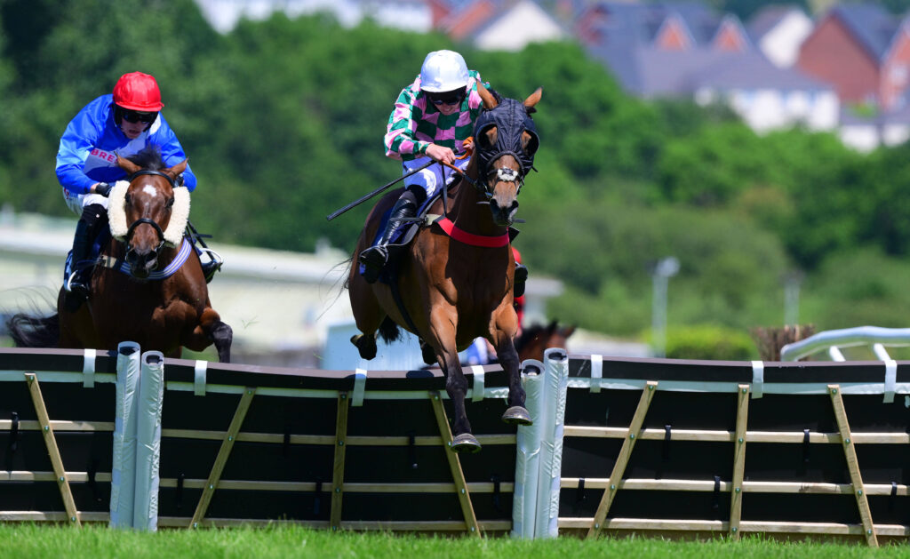Jumps racing ahead of Worcester's revised morning fixture due to forecast high temperatures