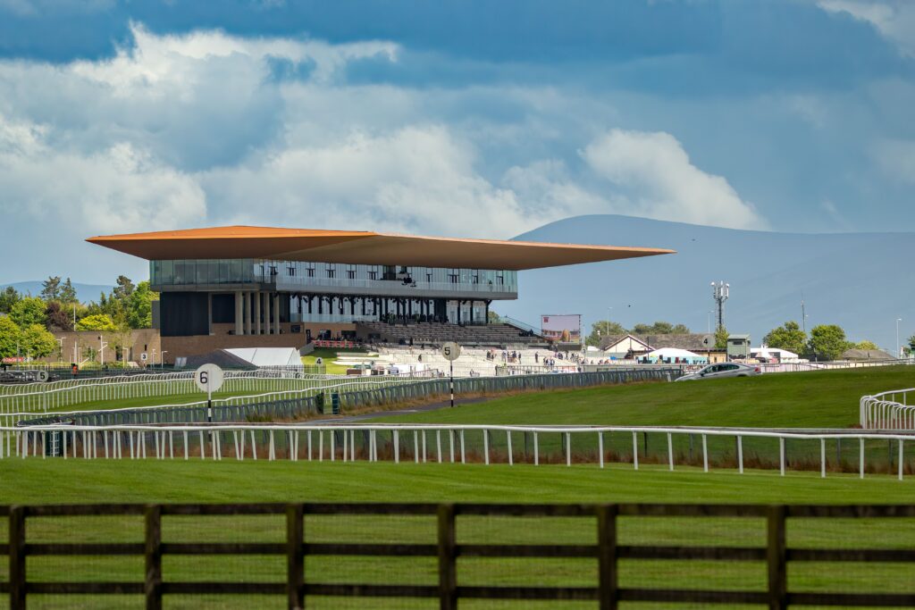 Big Gossey Lands Tenth Curragh Win Under Billy Lee In Listed Dash