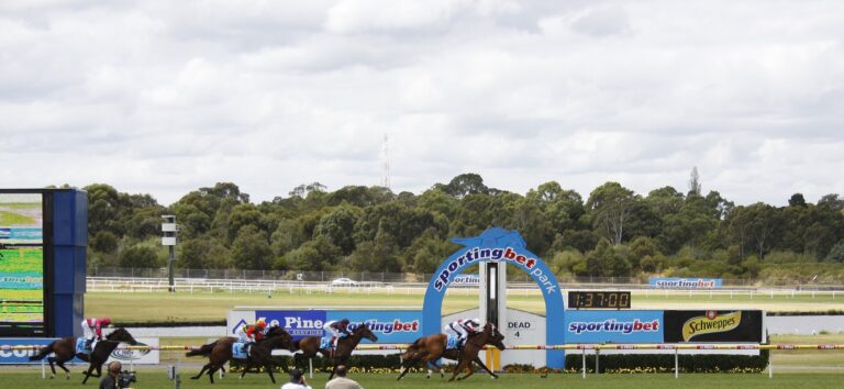 The Ratings Question: Why Nahraan’s Form Trumps Room Service at Sandown Fortune Stakes Tips